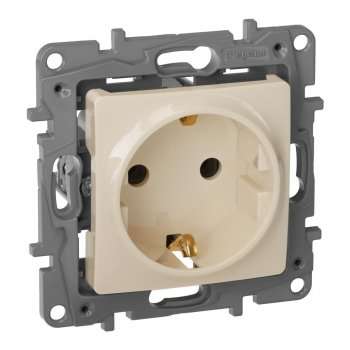 Розетка 2К+З Legrand Etika 16A 250V с/з винтовой зажим немецкий стандарт слоновая кость 672321