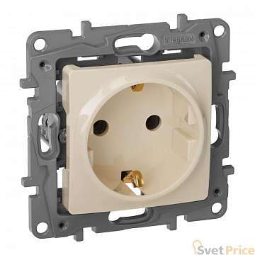 Розетка 2К+З Legrand Etika 16A 250V с/з винтовой зажим немецкий стандарт слоновая кость 672321