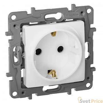 Розетка 2К+З Legrand Etika 16A 250V с/з со шторками винтовой зажим немецкий стандарт белый 672222